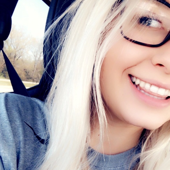 Poshmark profile picture for @brighten